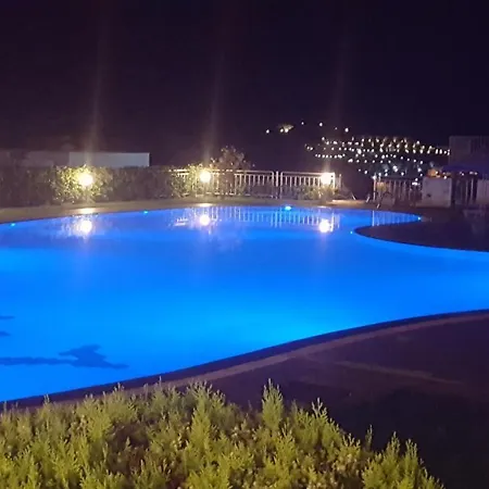 Sleeps 6 With Pool And Air Con * أورتاكنت