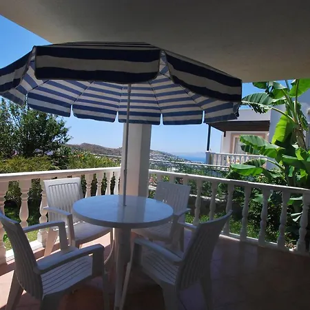 Sleeps 6 With Pool And Air Con أورتاكنت