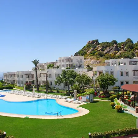 Sleeps 6 With Pool And Air Con דירה *