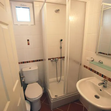 Sleeps 6 With Pool And Air Con Ortakent