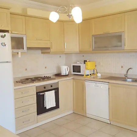 Sleeps 6 With Pool And Air Con דירה *
