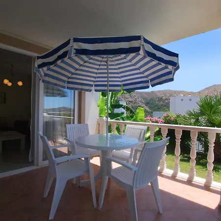 Sleeps 6 With Pool And Air Con דירה